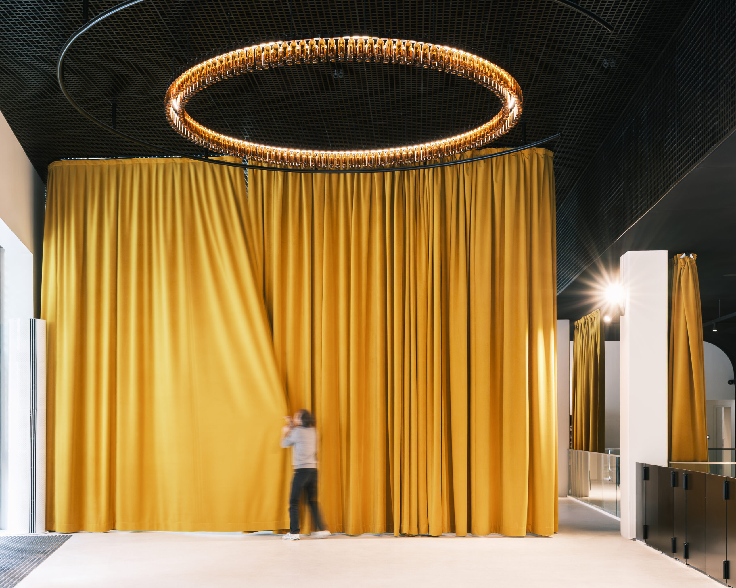Rideaux du cinéma Alice Guy à Bobigny par l'agence Hérault Arnod Architectures
