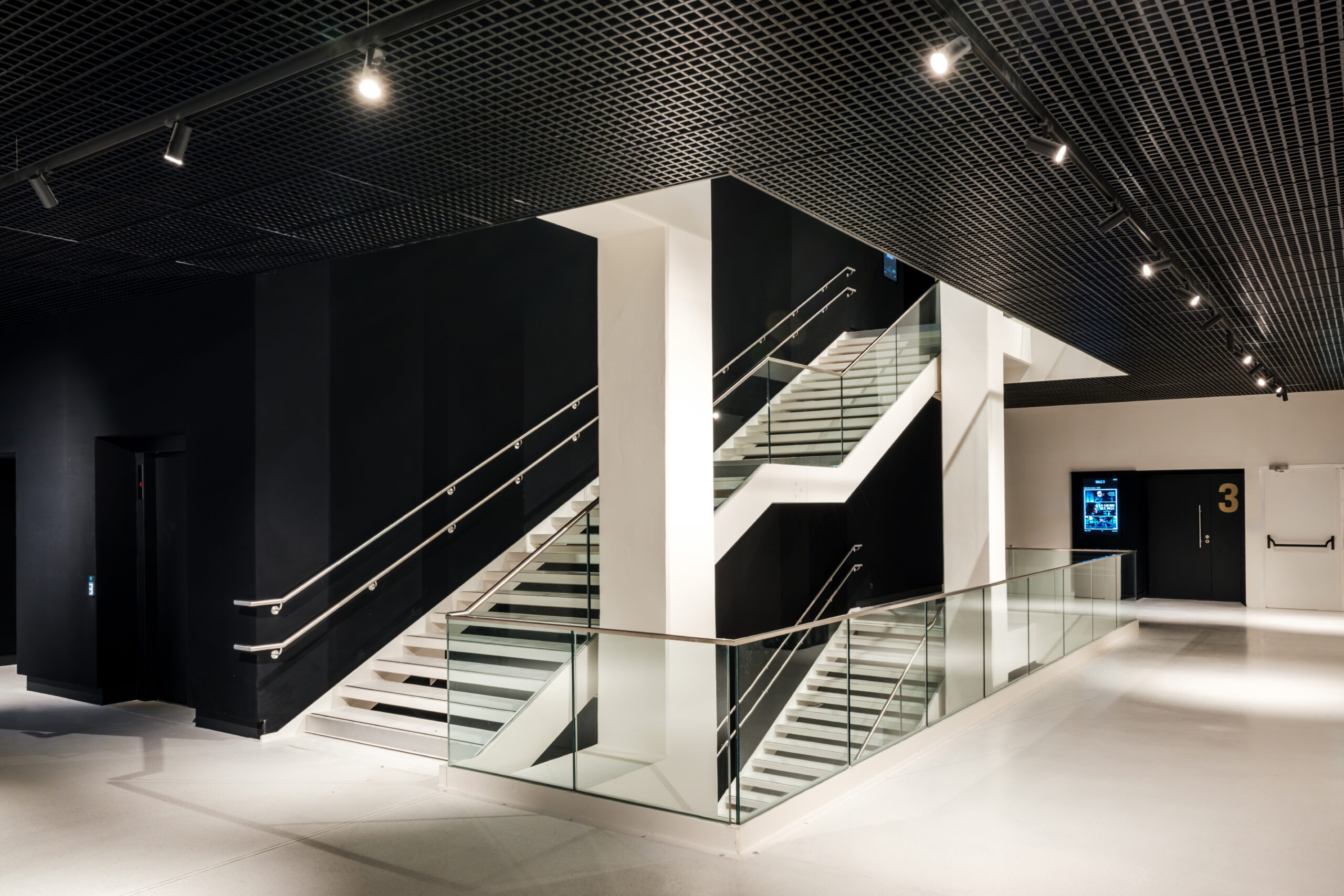 Circulations cinéma Alice Guy à Bobigny par l'agence Hérault Arnod Architectures