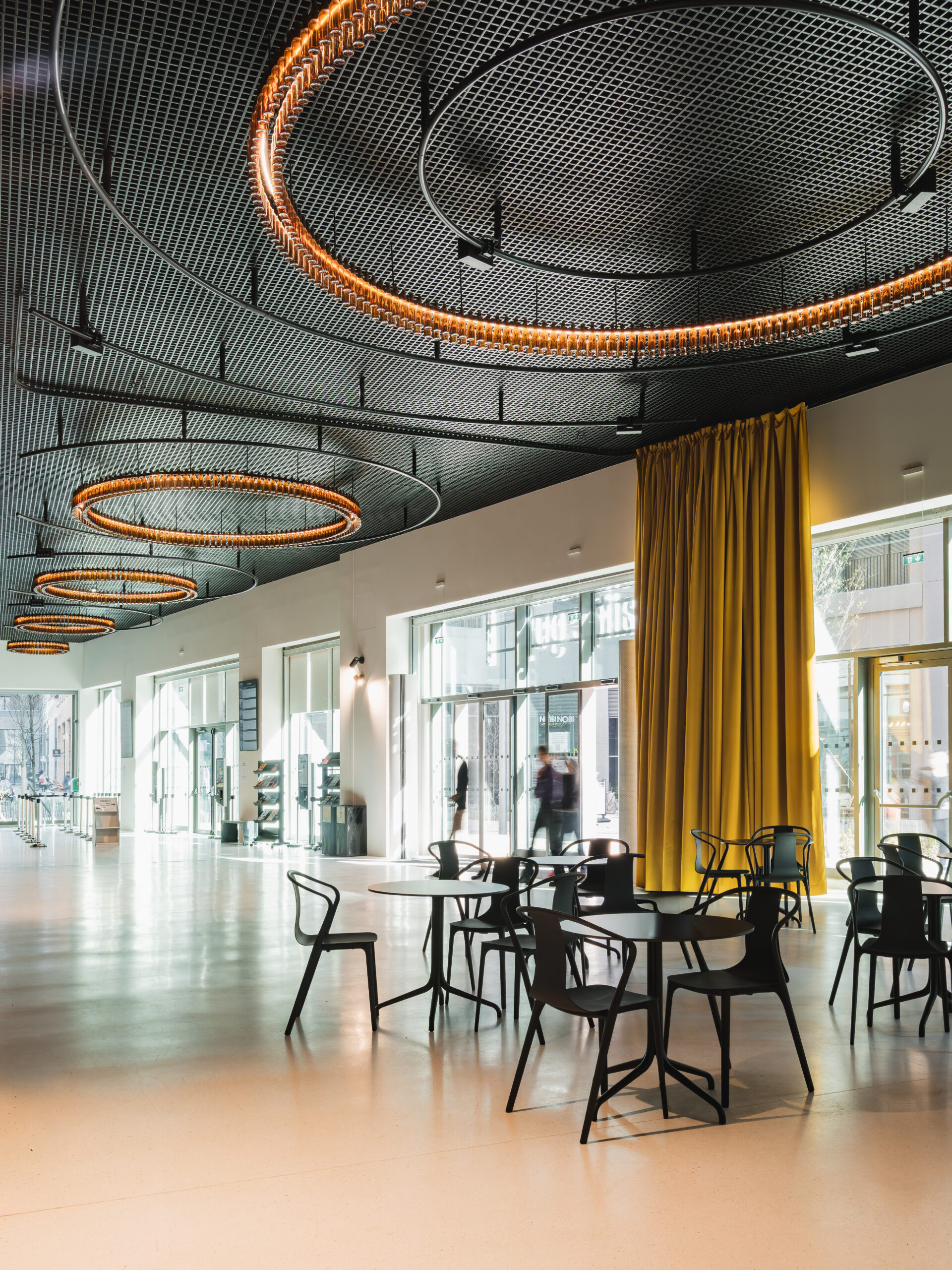 Hall cinéma Alice Guy à Bobigny par l'agence Hérault Arnod Architectures