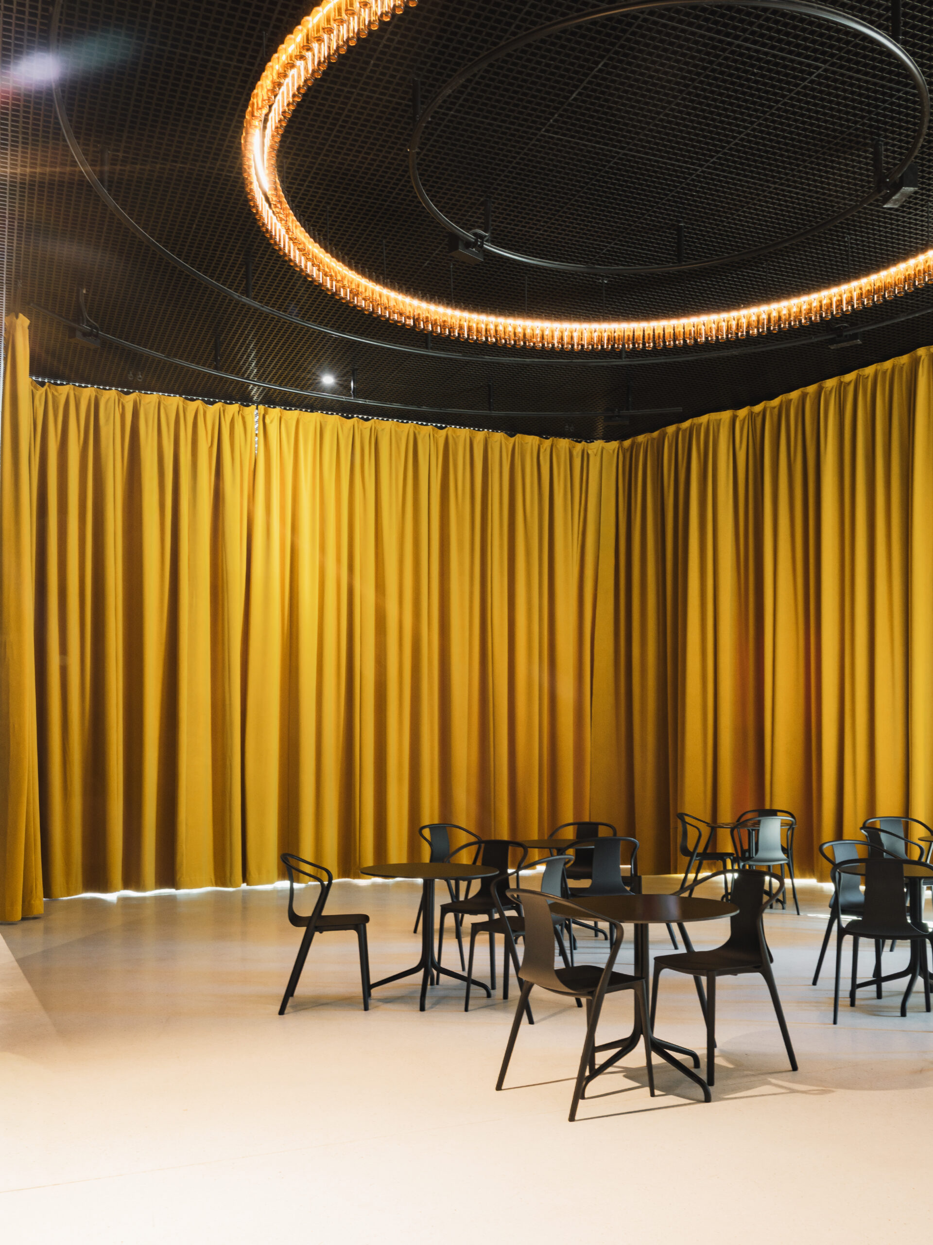 Hall modulable cinéma Alice Guy à Bobigny par l'agence Hérault Arnod Architectures